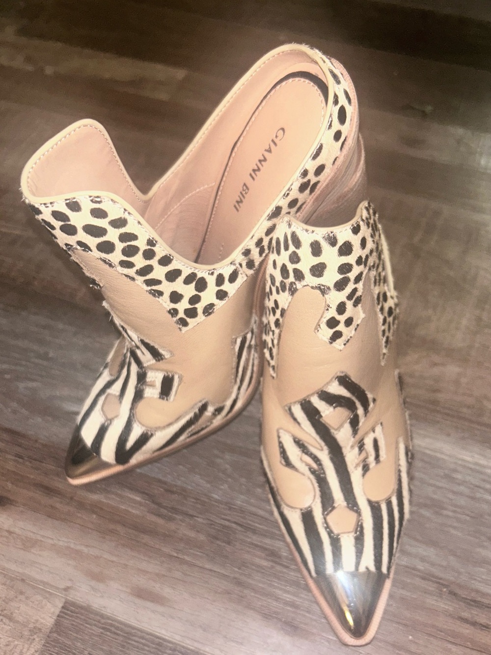 50%offw❤️ Gianni Bini Macnelle Haircalf  mules USA 7M metal tips S18 free scarf